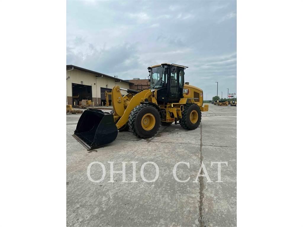 CAT 926M Pale gommate