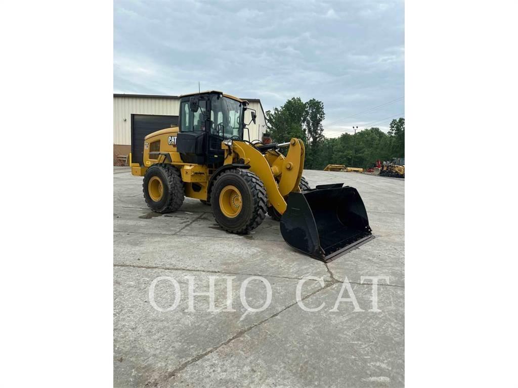 CAT 926M Pale gommate