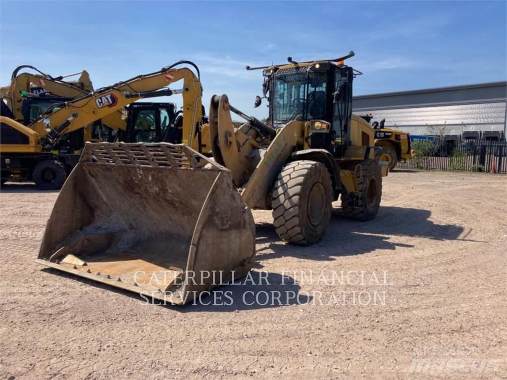 CAT 926M Pale gommate