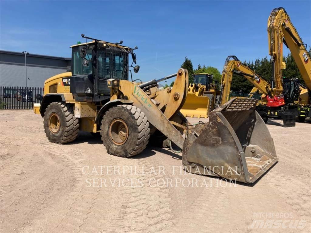 CAT 926M Pale gommate