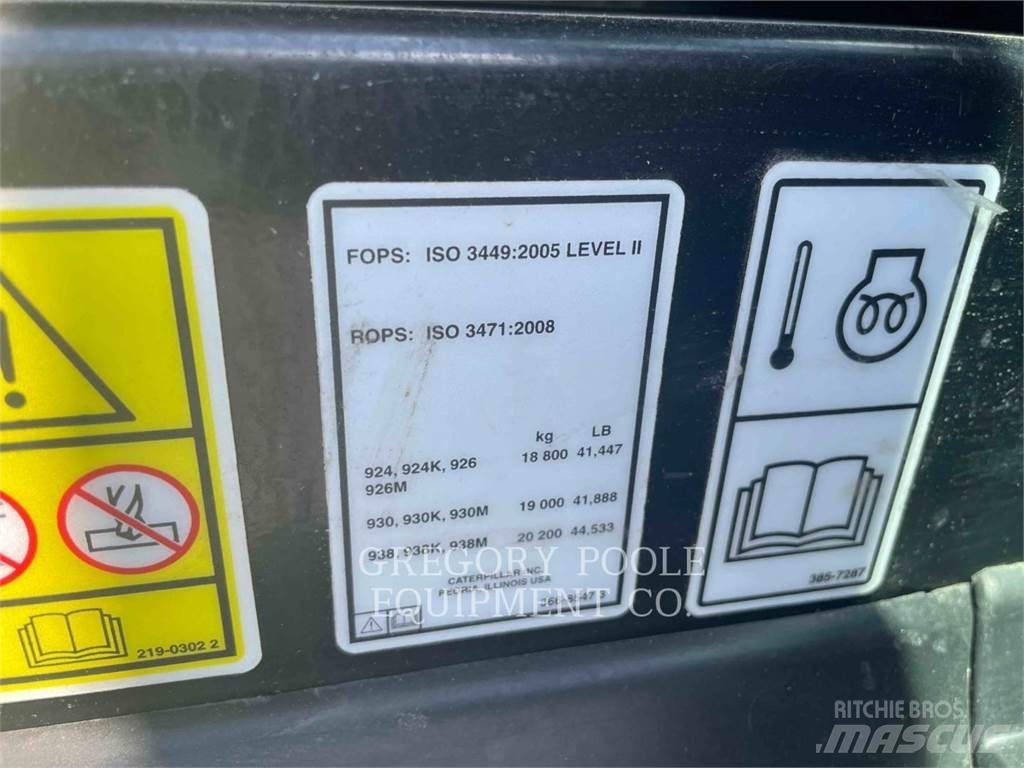 CAT 926M Pale gommate