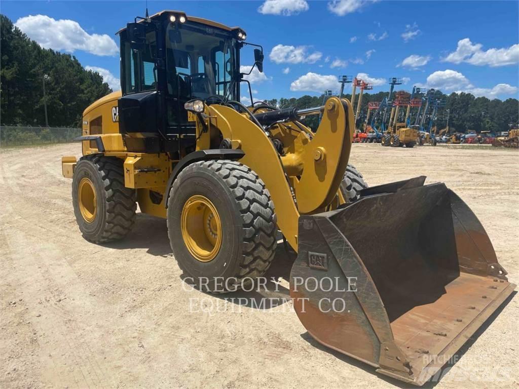 CAT 926M Pale gommate