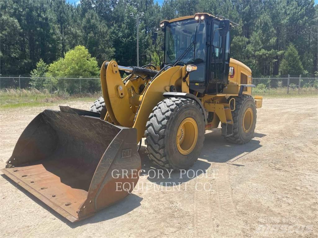 CAT 926M Pale gommate