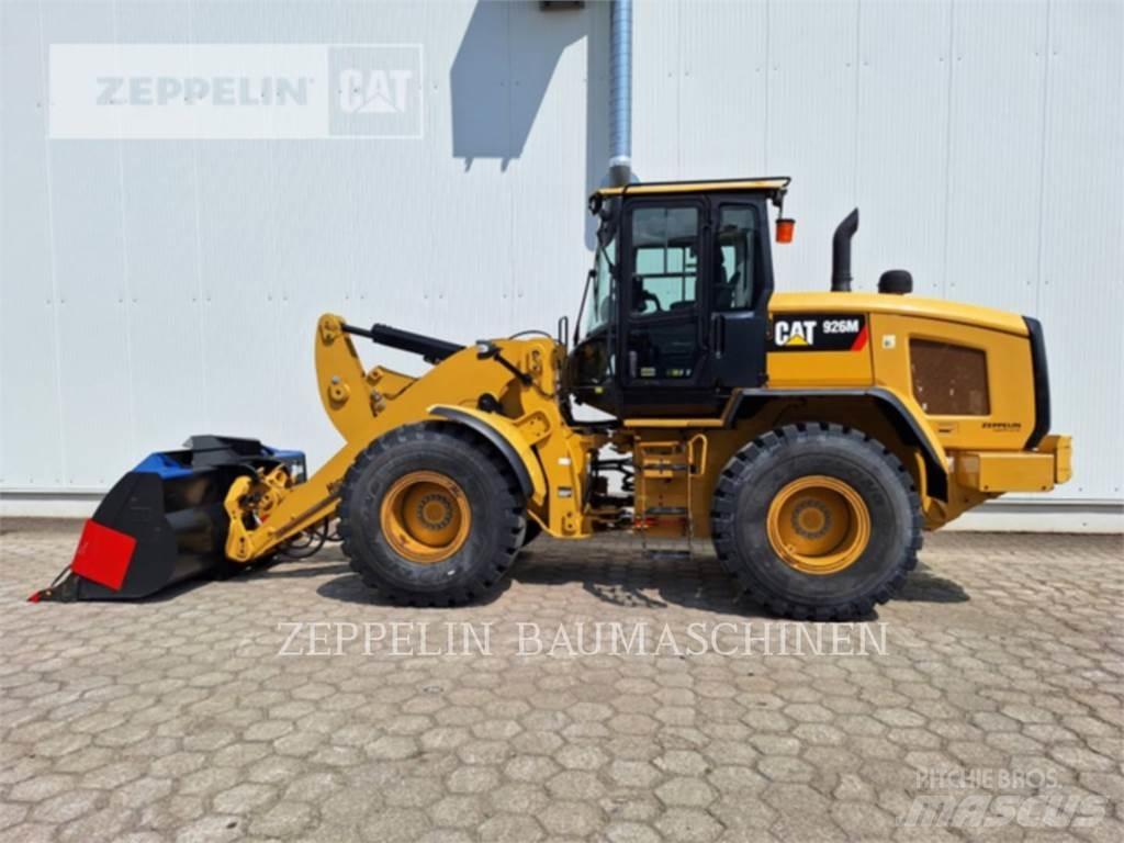 CAT 926M Pale gommate