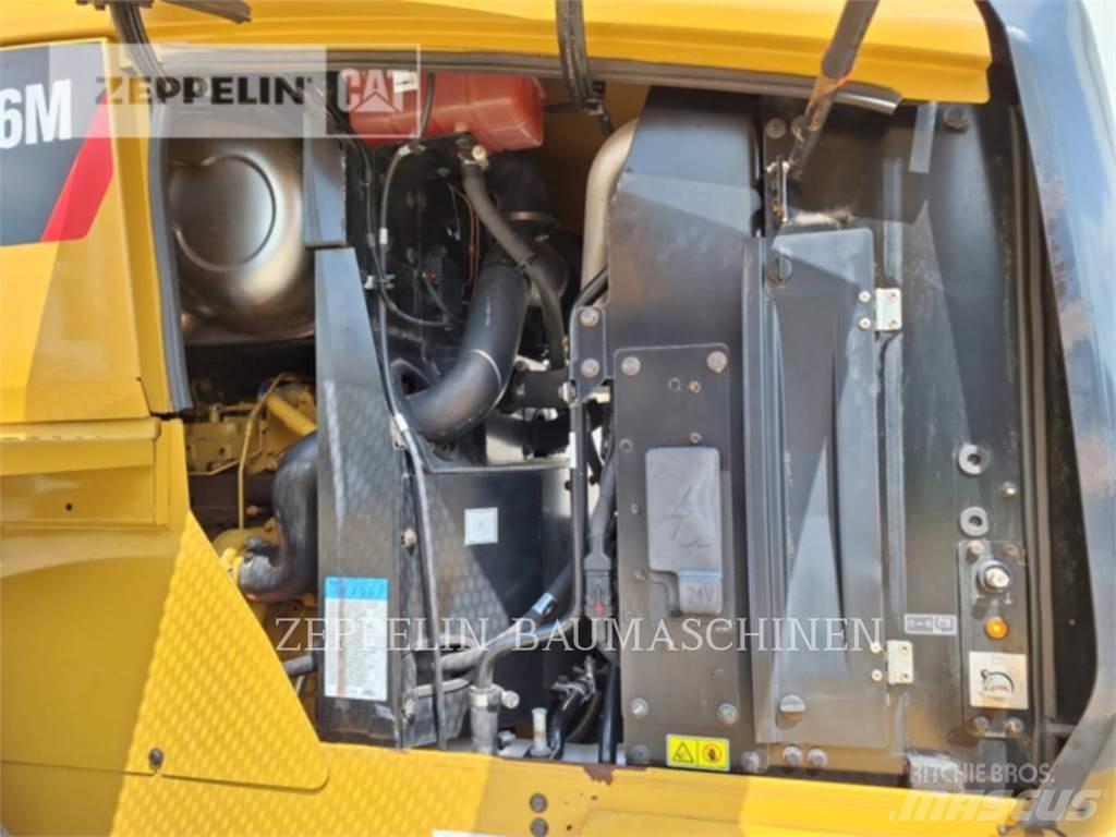 CAT 926M Pale gommate