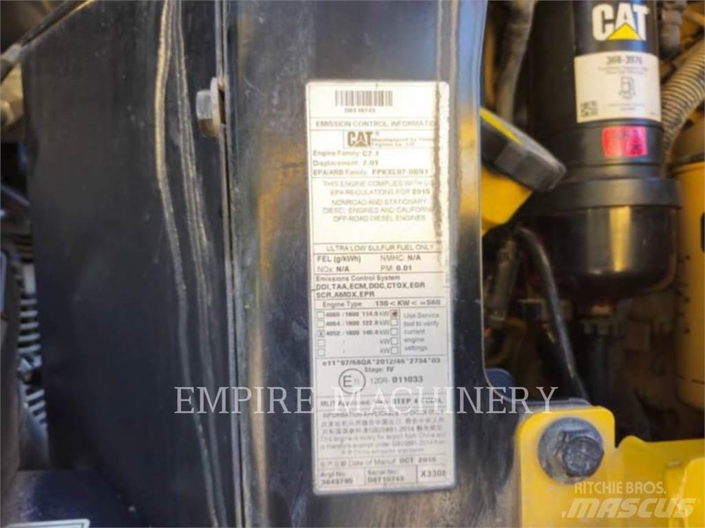 CAT 926M Pale gommate