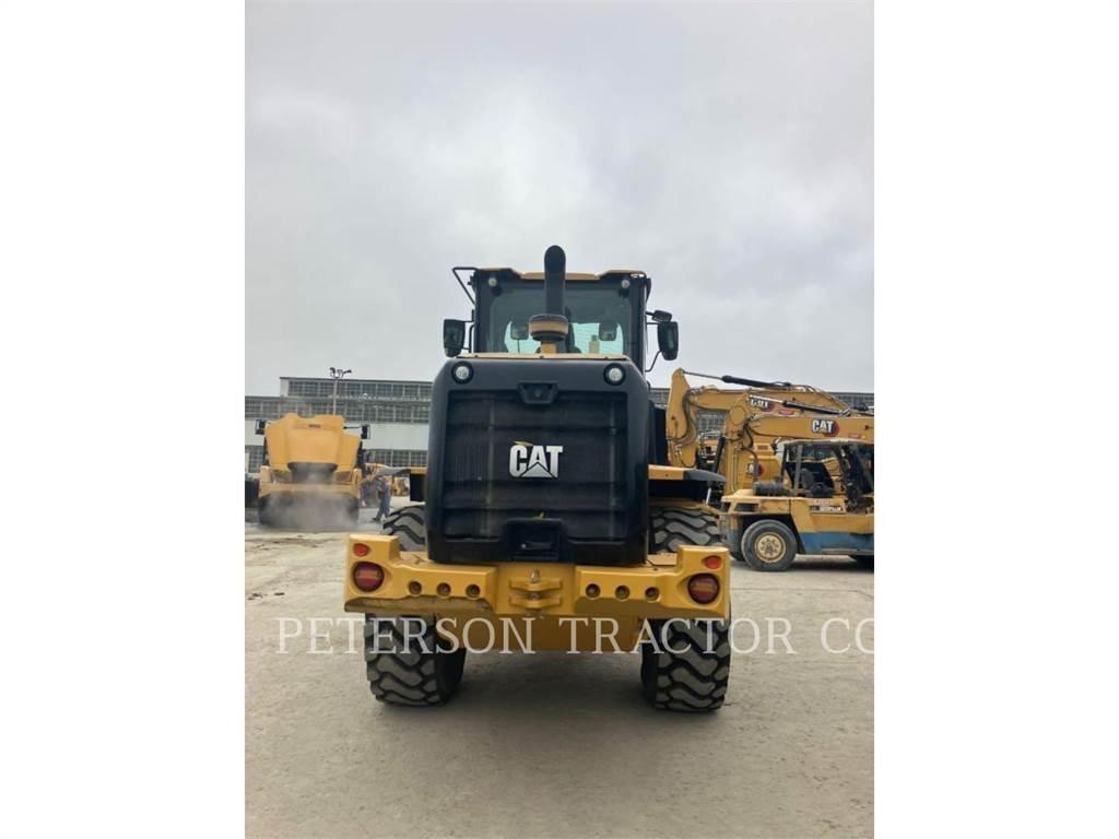 CAT 926M Pale gommate
