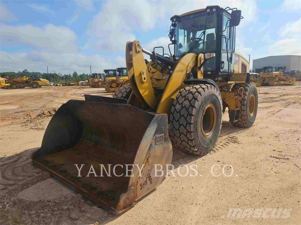 CAT 926M Pale gommate
