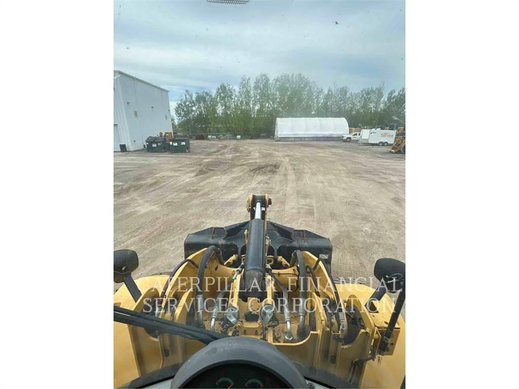CAT 926M Pale gommate