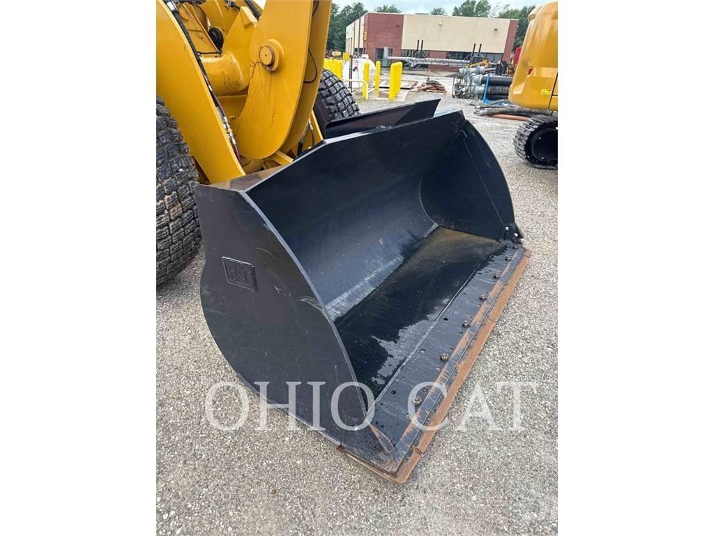 CAT 926M Pale gommate