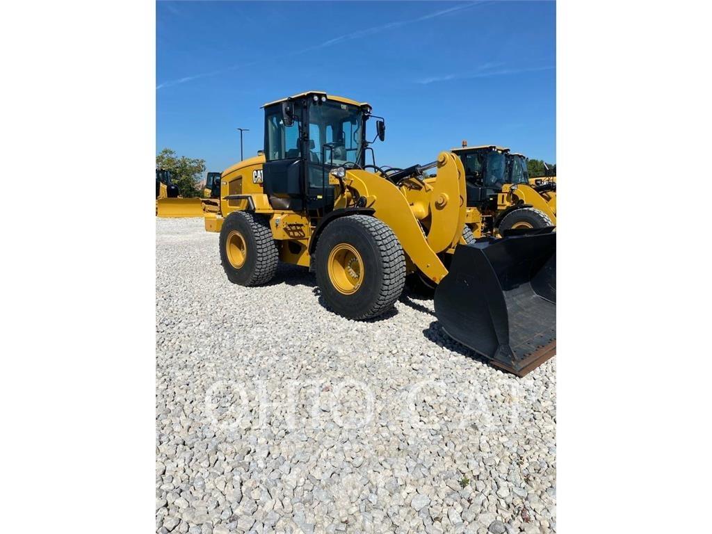CAT 926M Pale gommate