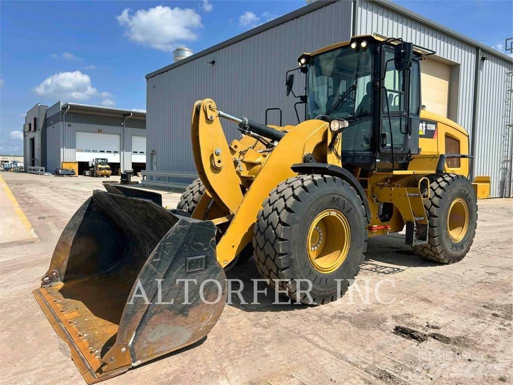 CAT 926M Pale gommate