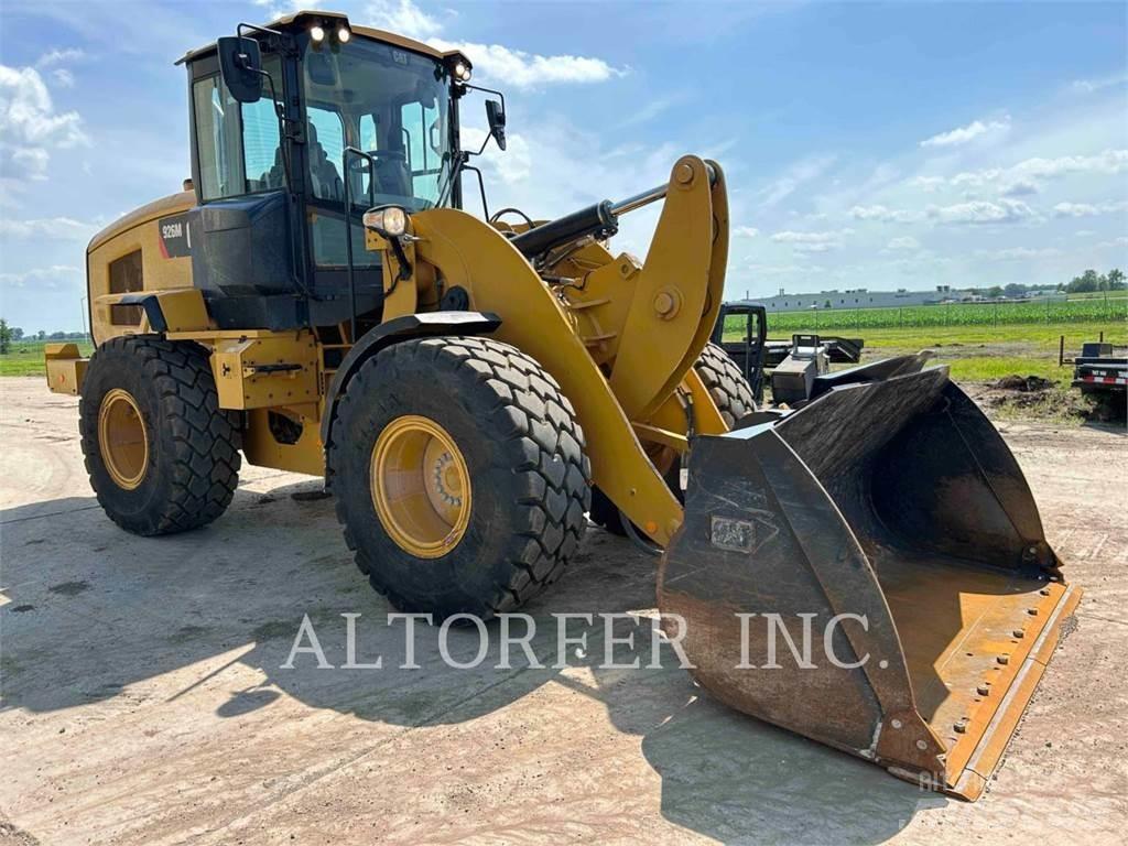 CAT 926M Pale gommate