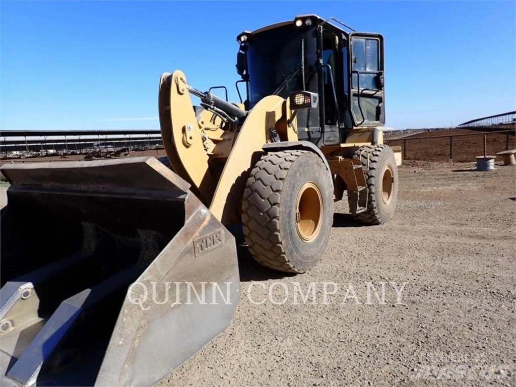 CAT 926M Pale gommate