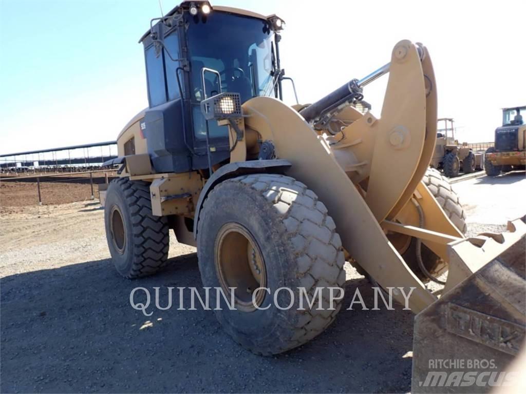 CAT 926M Pale gommate