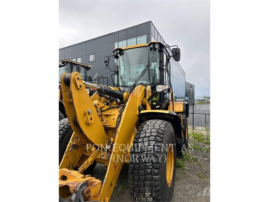 CAT 926M Pale gommate
