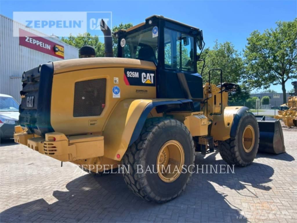 CAT 926M Pale gommate