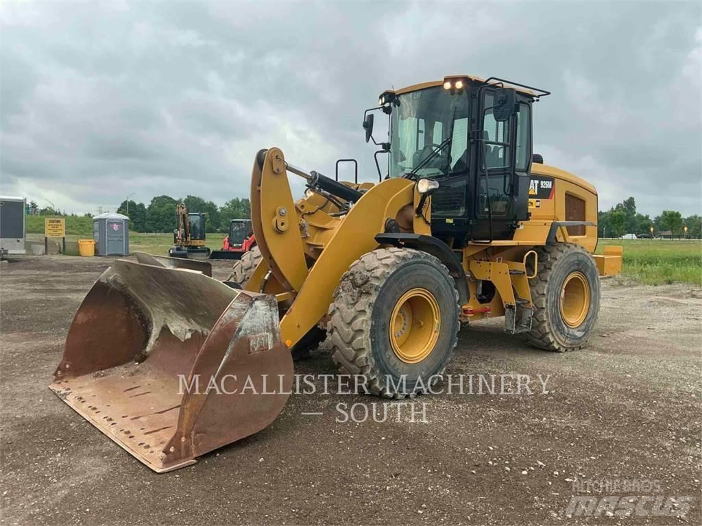 CAT 926M Pale gommate