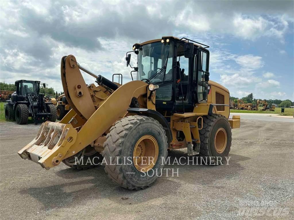 CAT 926M Pale gommate