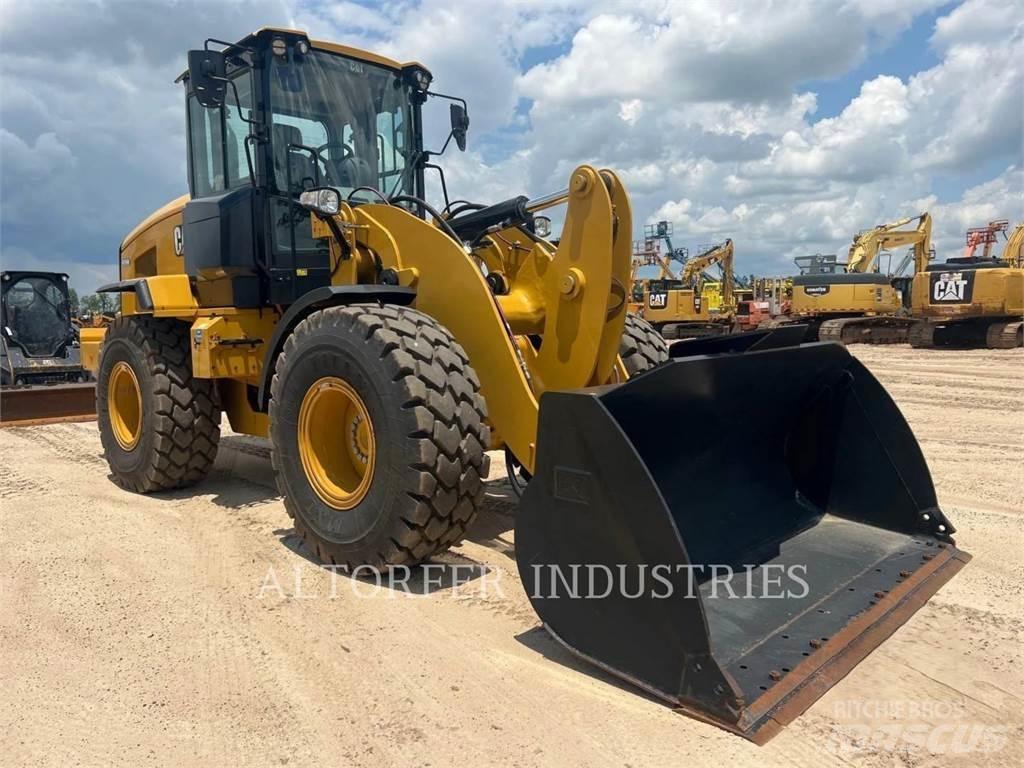 CAT 926M Pale gommate