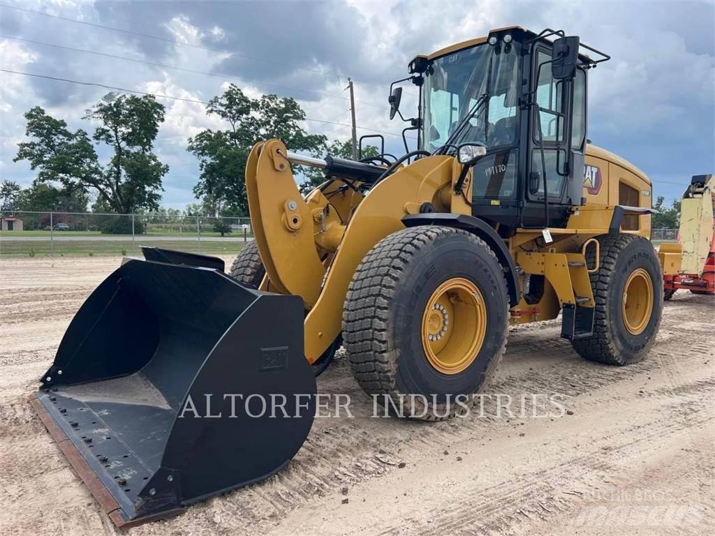 CAT 926M Pale gommate