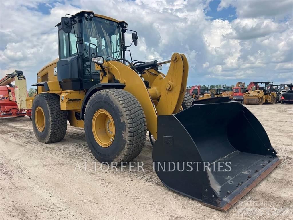 CAT 926M Pale gommate