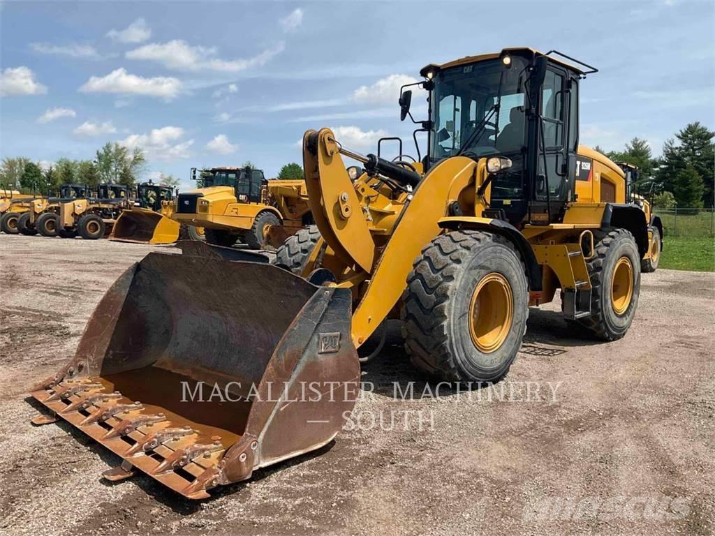 CAT 926M Pale gommate