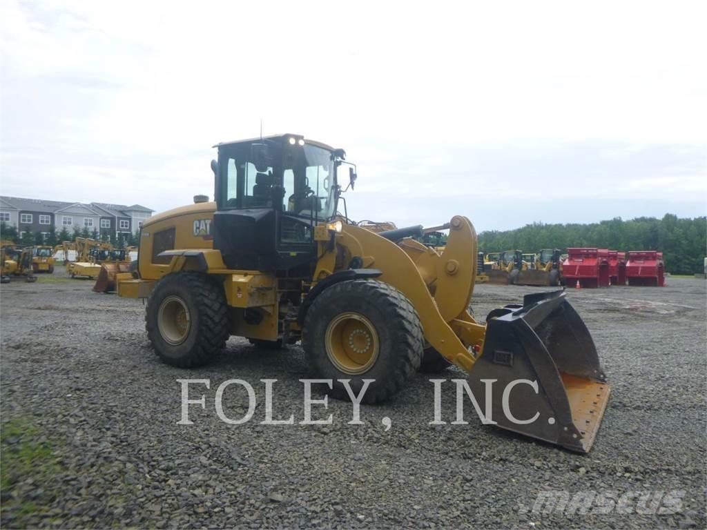 CAT 926M Pale gommate