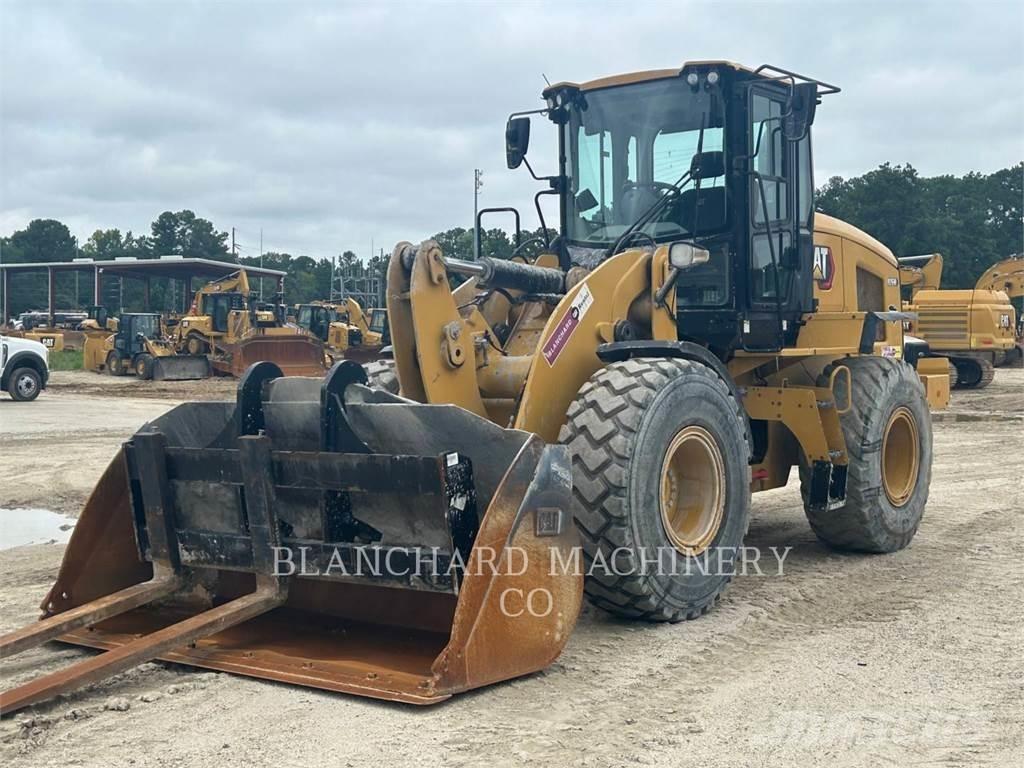 CAT 926M Pale gommate
