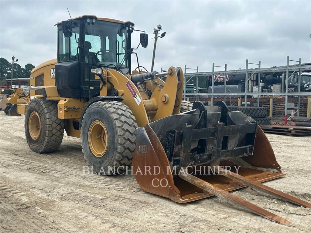 CAT 926M Pale gommate