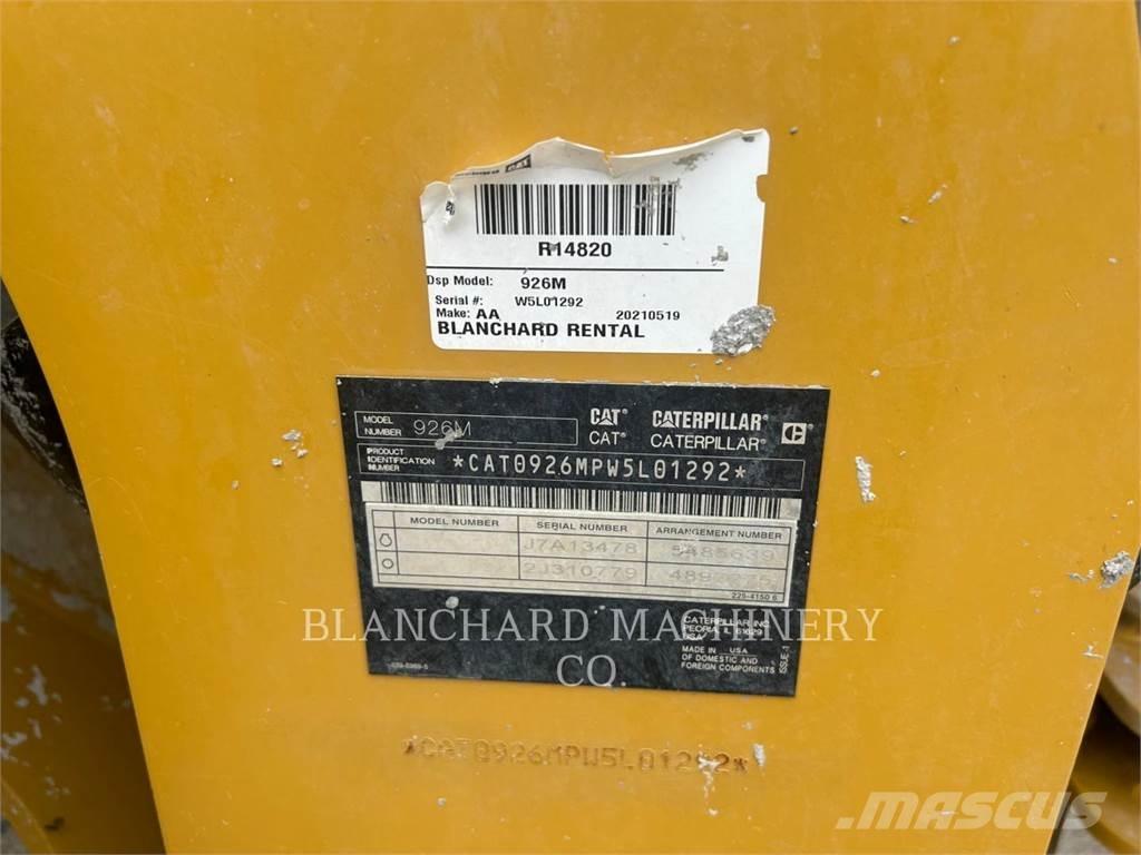 CAT 926M Pale gommate