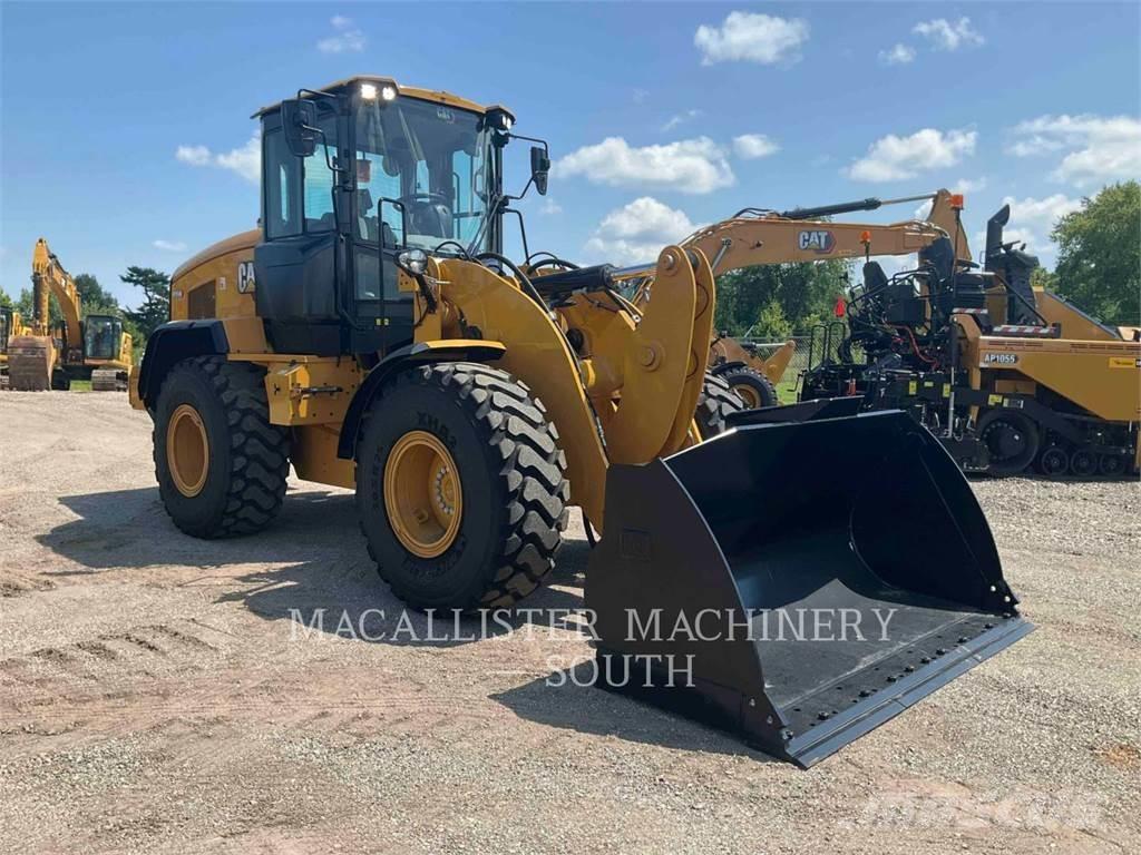 CAT 926M Pale gommate