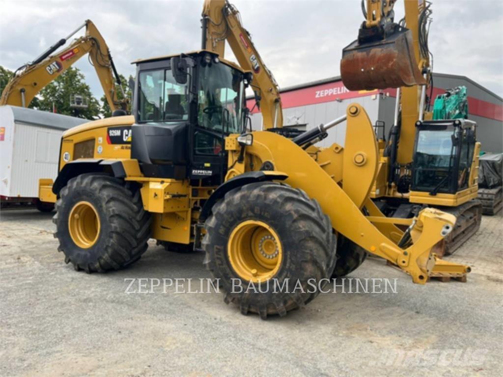 CAT 926M Pale gommate