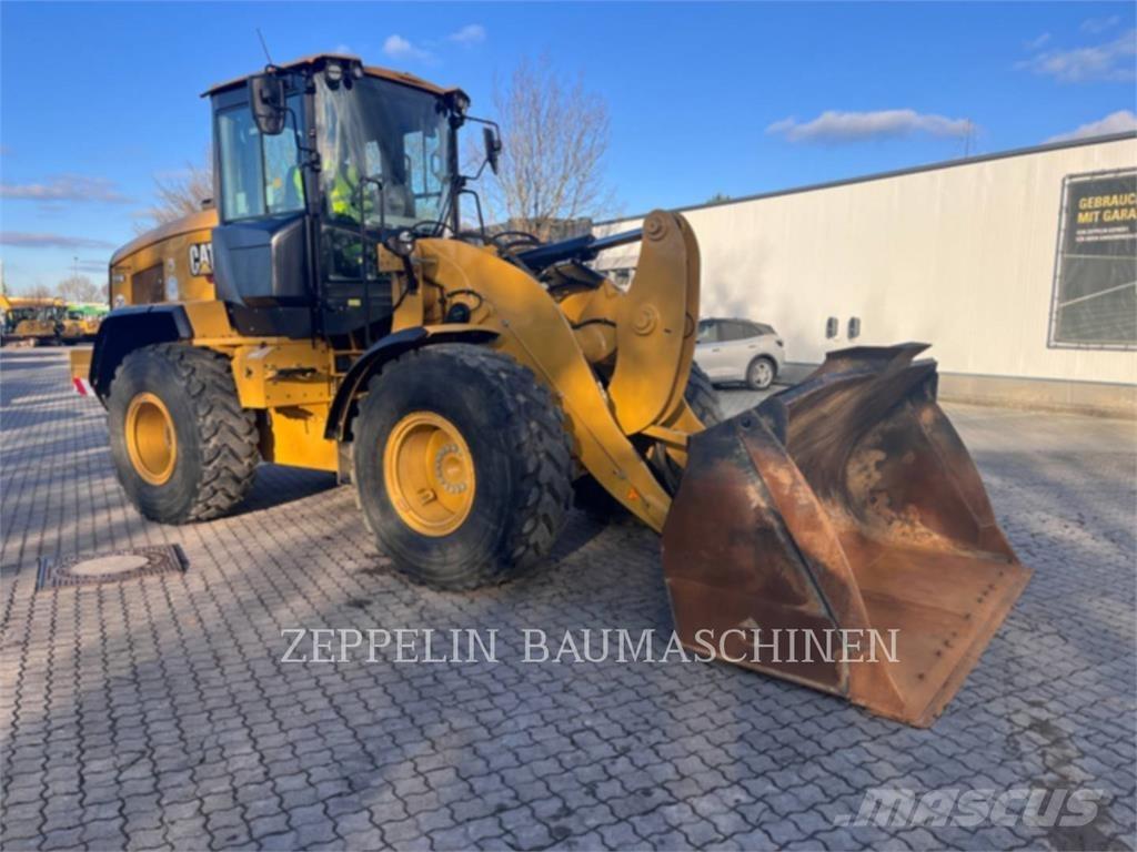 CAT 926M Pale gommate