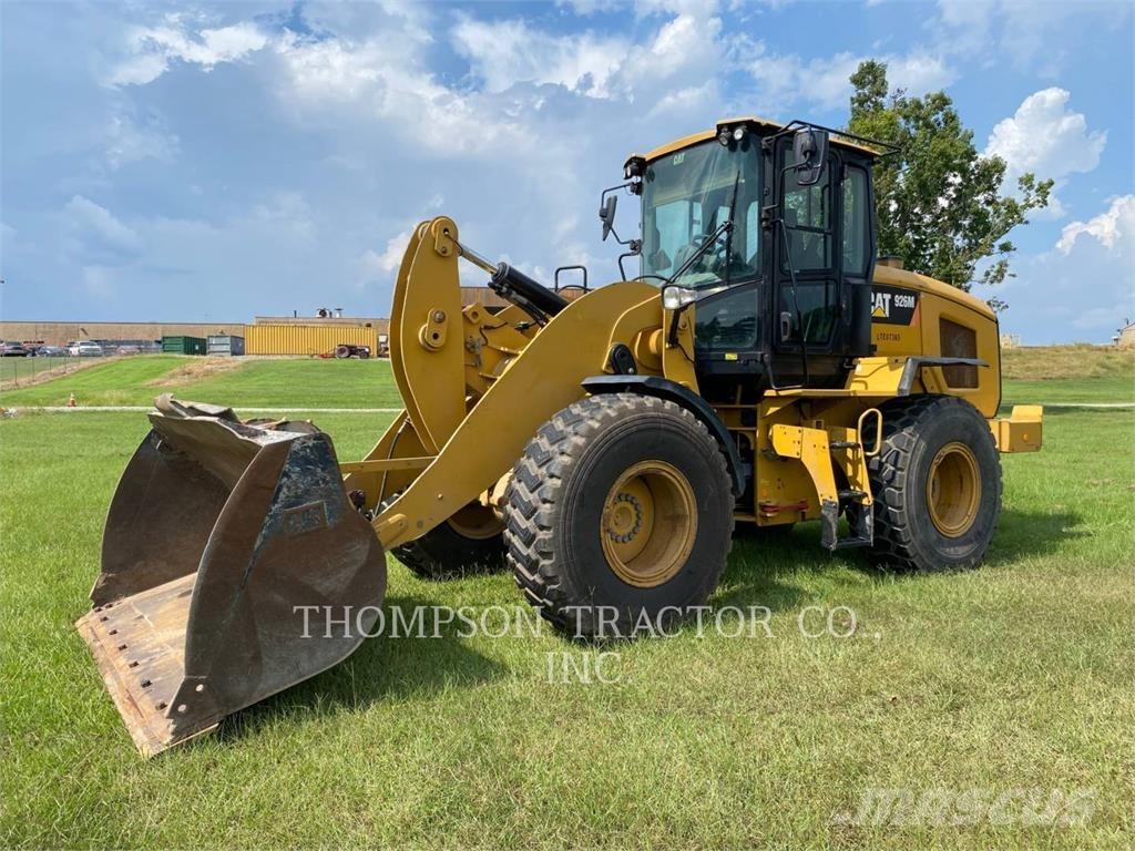 CAT 926M Pale gommate