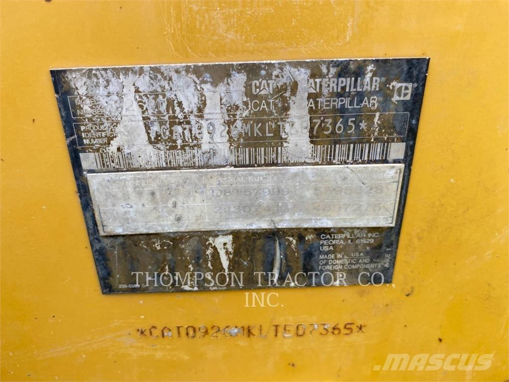 CAT 926M Pale gommate