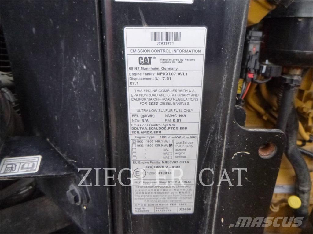CAT 926M Pale gommate