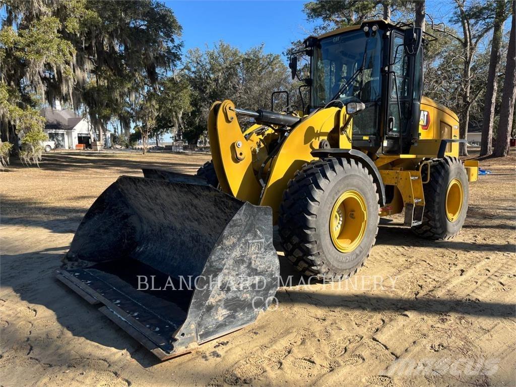 CAT 926M Pale gommate