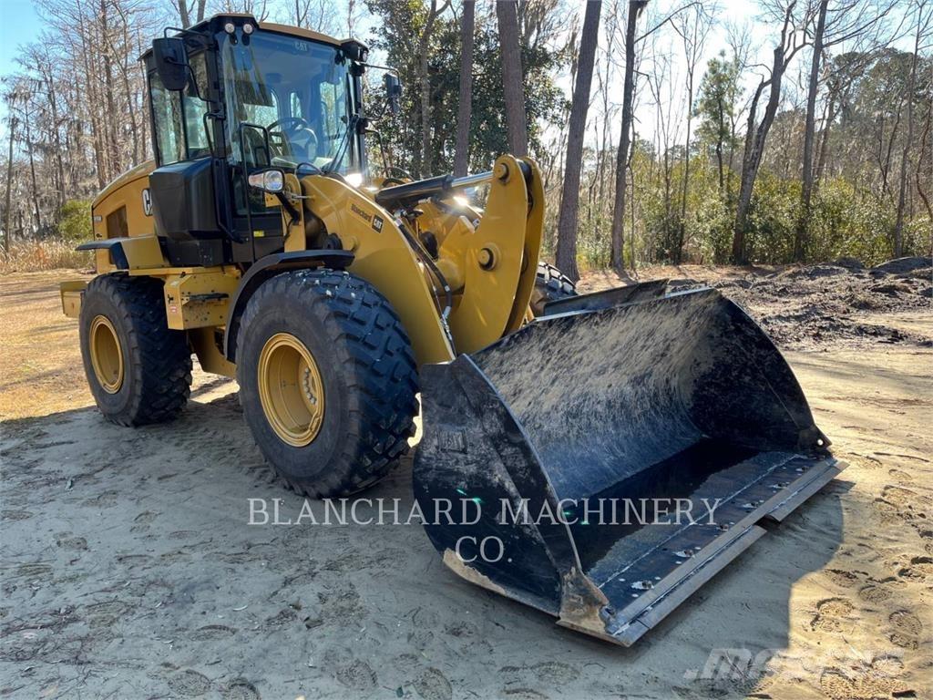 CAT 926M Pale gommate