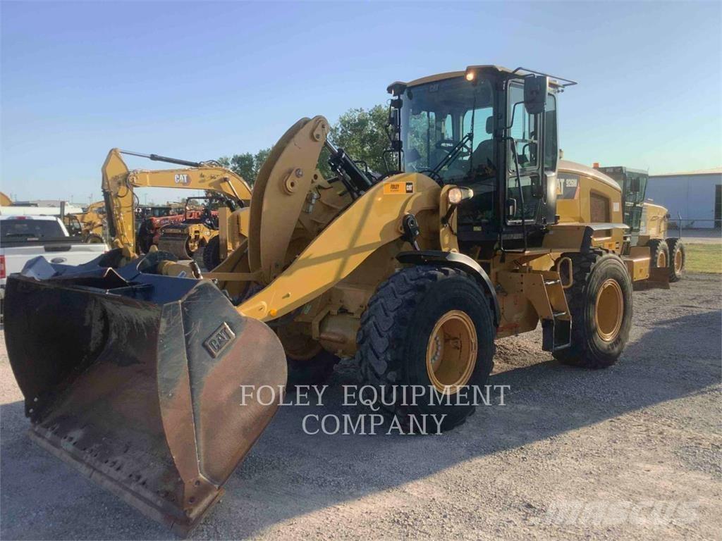CAT 926M Pale gommate
