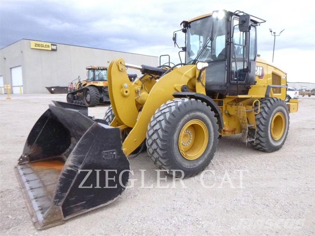 CAT 926M Pale gommate