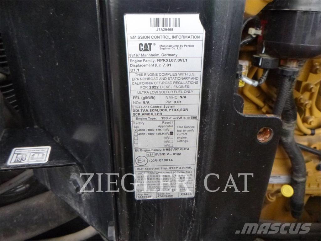 CAT 926M Pale gommate