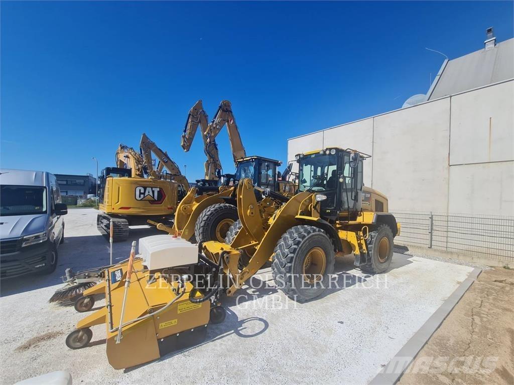 CAT 926M Pale gommate