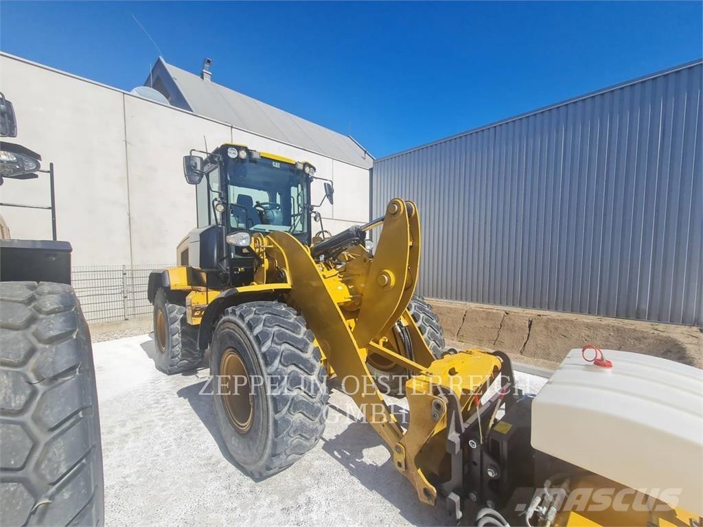 CAT 926M Pale gommate