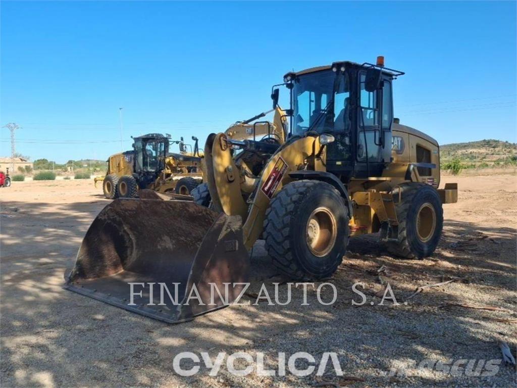 CAT 926M Pale gommate