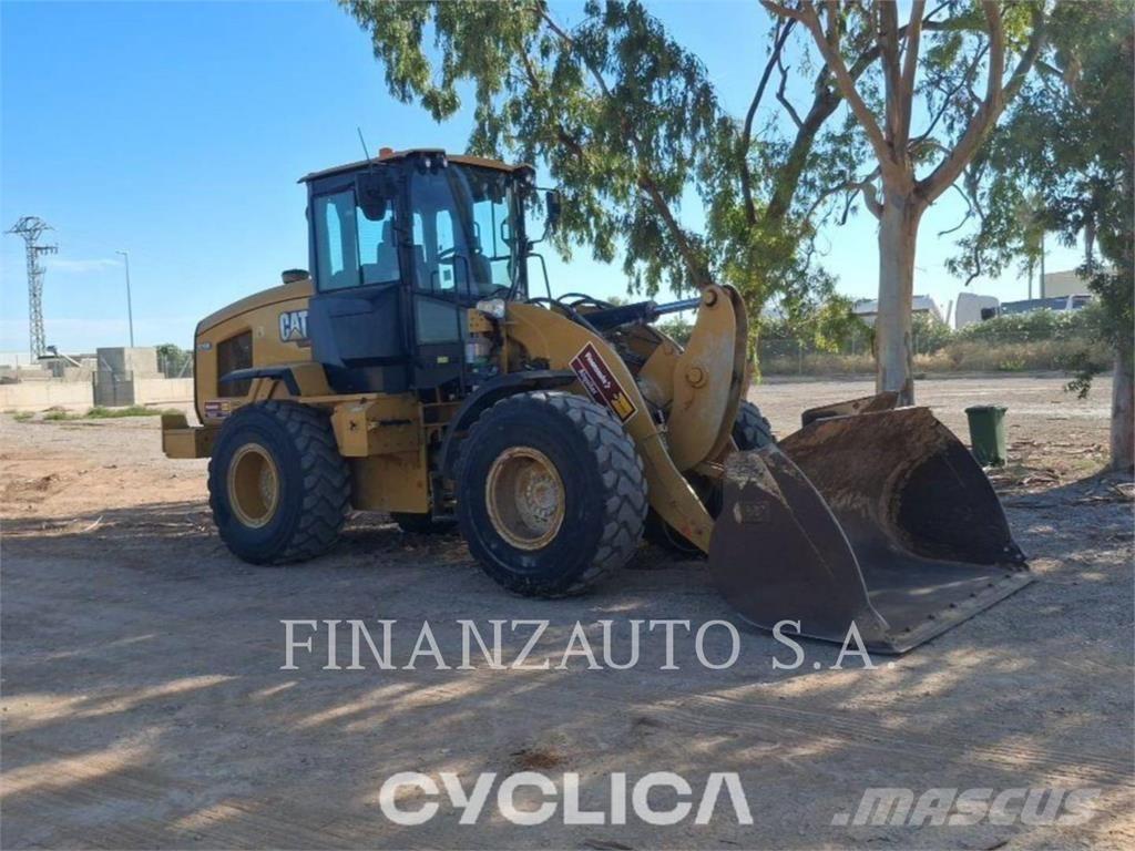 CAT 926M Pale gommate