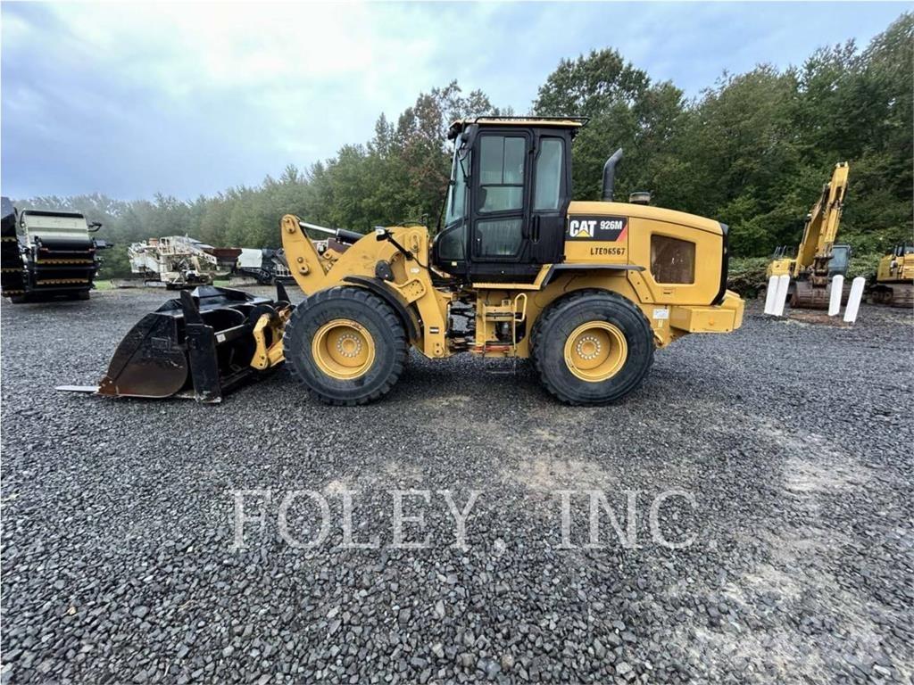 CAT 926M Pale gommate