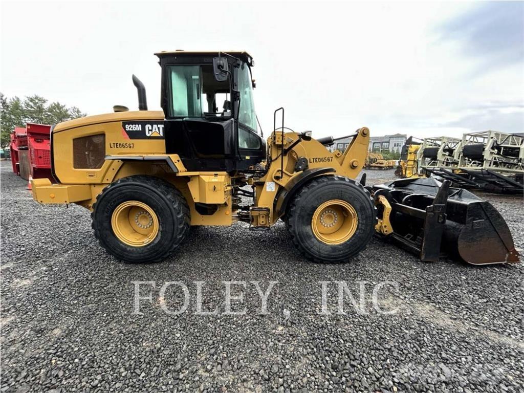 CAT 926M Pale gommate