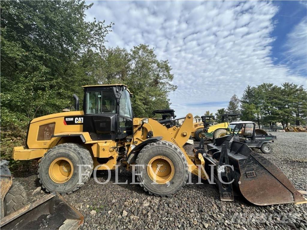CAT 926M Pale gommate