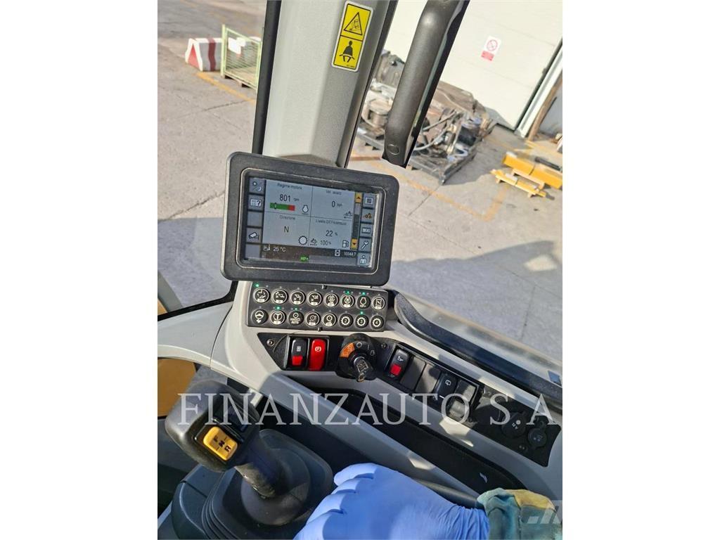 CAT 926M Pale gommate